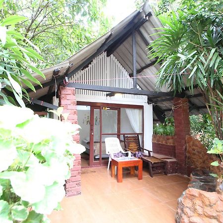 Pine Bungalow Krabi town Extérieur photo